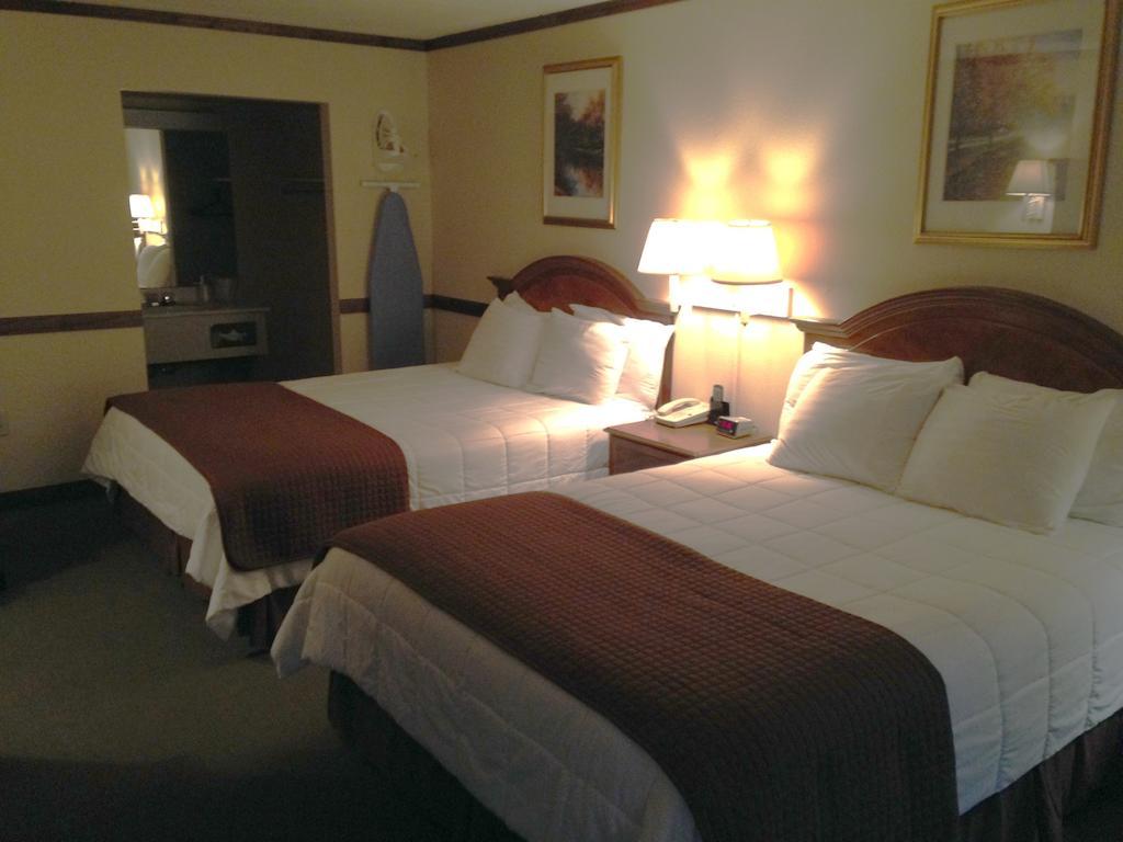 Cherokee Lodge Room photo