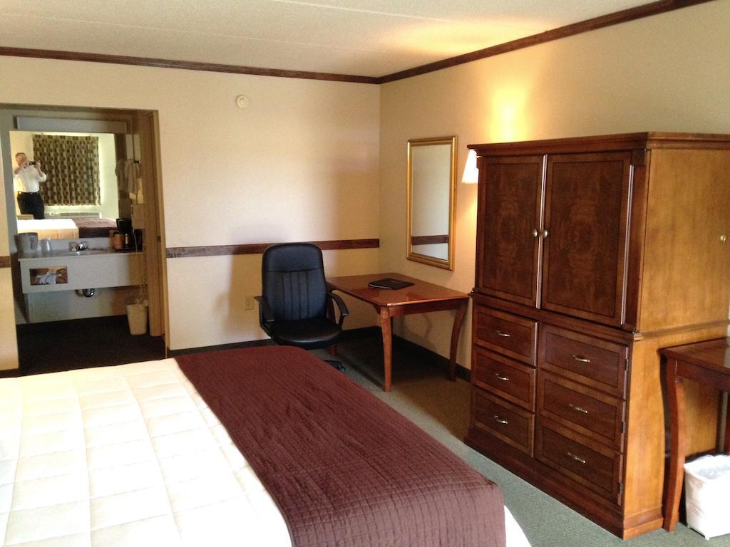 Cherokee Lodge Room photo