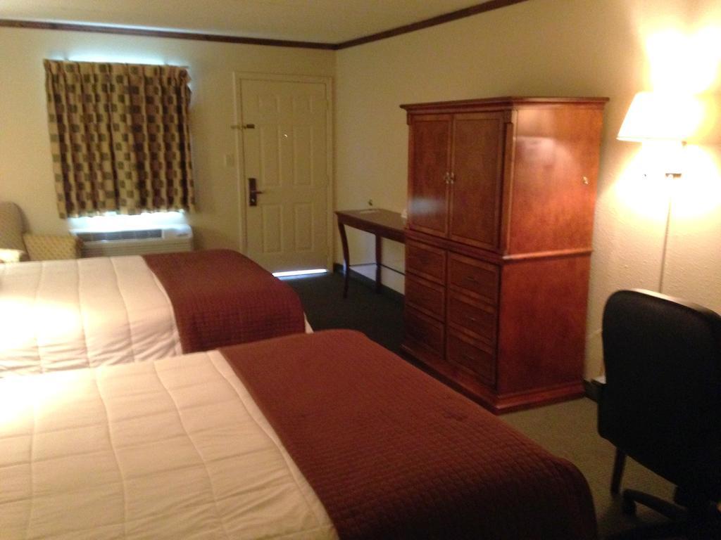 Cherokee Lodge Room photo