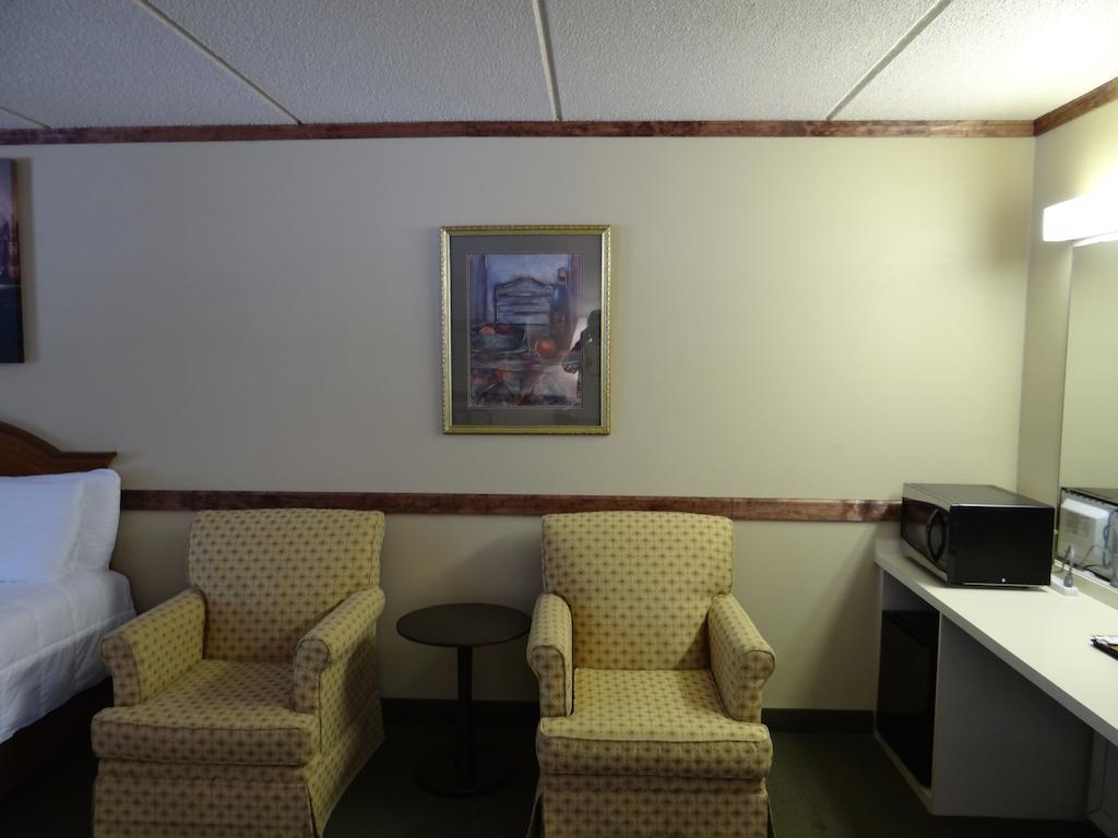 Cherokee Lodge Room photo